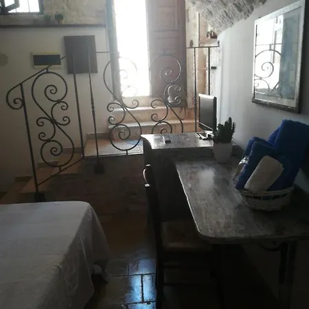Tavernetta Fanizza Affittacamere * אלברובלו